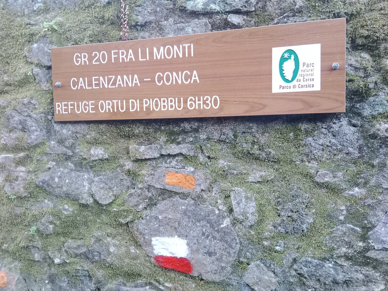 Sentier du GR20 près de Calenzana, marche autonome